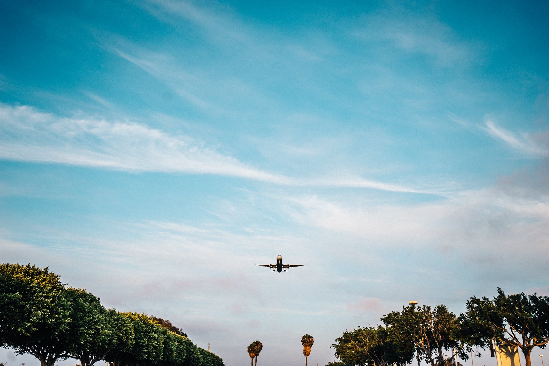 flying-airplane-plane-landing